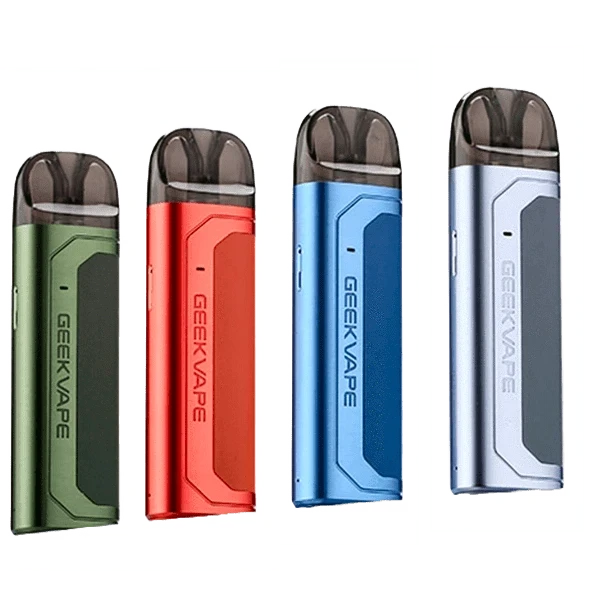Vier GeekVape Aegis U Kits in Grün, Rot, Blau und Silber. Perfekt, um die Natur zu genießen und erfrischte Vaping-Abenteuer zu erleben.