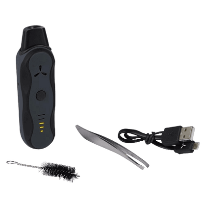 AirVape XS Go in Schwarz mit USB-Kabel, Reinigungsbürste und Pinzette – dein diskreter Vaporizer für unterwegs.