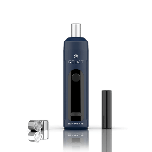 Alt Tag: Entdecke den Norddampf Relict Vaporizer in Dunkelblau, der die Ruhe des nordischen Himmels und Meeres spiegelt.