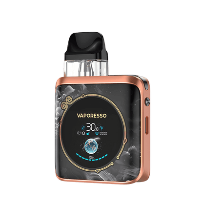 Vaporesso XROS 4 Nano Kit in Kupfer mit stylischem Dampfwolken-Design. Perfekt für deinen individuellen Dampf-Style.