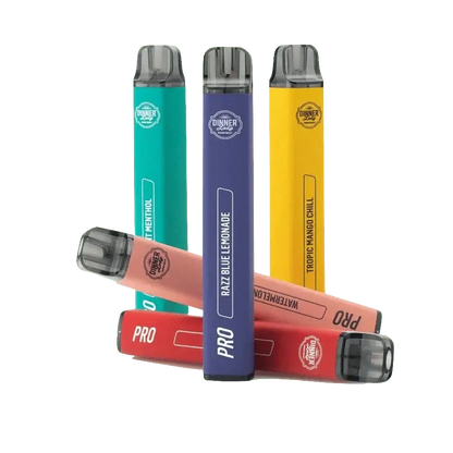 Fünf bunte Vape Pens von Dinner Lady, inklusive roter Red Thunder Variante, ideal für deinen Energiekick.