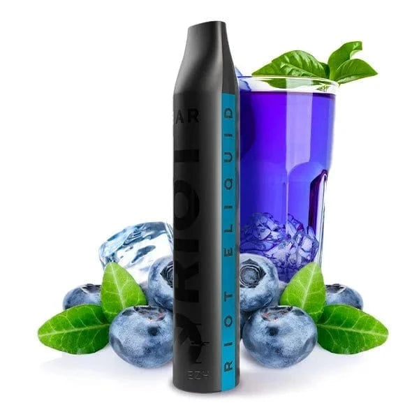 Riot Bar E-Zigarette mit fruchtigem Blaubeergeschmack und intensiv violettem Getränk, perfekt für dein Dampferlebnis.