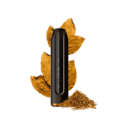 Erlebe den X-Bar 650 Vape Pen von J Well, perfekt für unterwegs mit starker Batterie und coolem Design, begleitet von Tabakblättern.